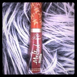 Too faced Melted matte lipstick
